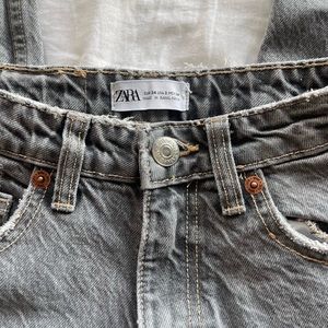 ZARA straight leg/ skinny jeans